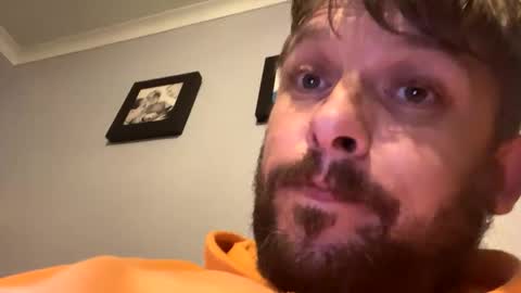 skuzzy25 online show from 10/04/25, 05:49