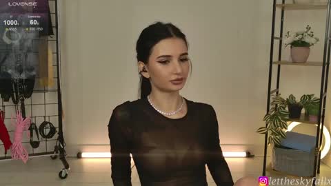 Eliza online show from 04/23/26, 10:56