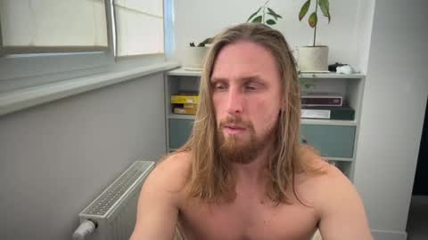 Snapshot of sky_guy25 chatting on 09/30/25, 08:19 sky_guy25 online show from 09/30/25, 08:19