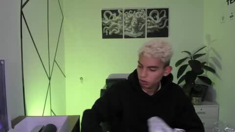 Daniel online show from 12/18/25, 02:39