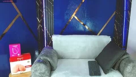 Snapshot of sky_walkerss chatting on 05/08/26, 06:02 sky_walkerss online show from 05/08/26, 06:02