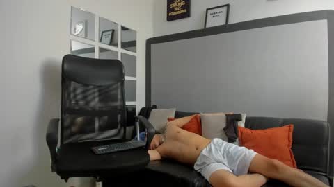 sky_wild online show from 10/23/25, 09:35