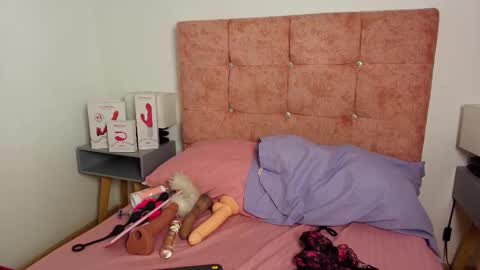 skye moore online show from 10/14/25, 12:06