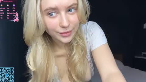 Skye online show from 10/31/25, 06:42