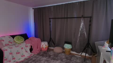 Skye Watson online show from 09/19/25, 06:52