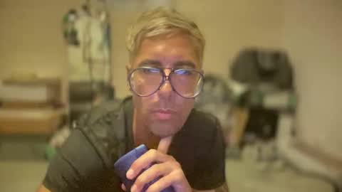 Snapshot of skyfly333 chatting on 03/01/26, 03:03 IAN HARD online show from 03/01/26, 03:03