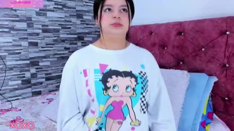 Snapshot of skyhotgirl chatting on 02/10/25, 06:45 Sky online show from 02/10/25, 06:45