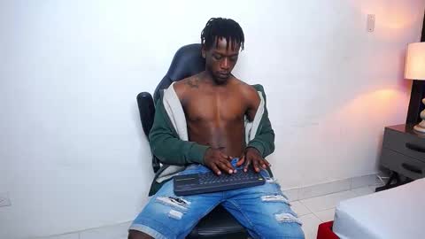 SKYLERBIGXXX online show from 10/19/25, 04:02