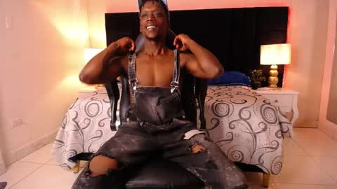 Snapshot of skylerbigxxx chatting on 04/19/26, 04:12 SKYLERBIGXXX online show from 04/19/26, 04:12