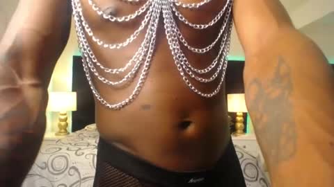 Snapshot of skylerbigxxx chatting on 05/22/26, 05:03 SKYLERBIGXXX online show from 05/22/26, 05:03