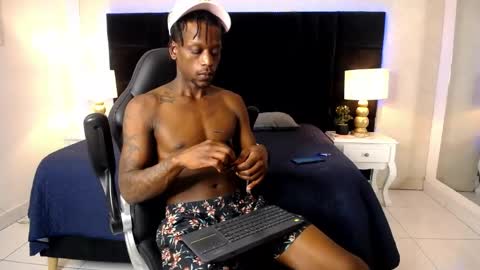 Snapshot of skylerbigxxx chatting on 05/23/26, 05:01 SKYLERBIGXXX online show from 05/23/26, 05:01