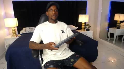 Snapshot of skylerbigxxx chatting on 05/26/26, 04:41 SKYLERBIGXXX online show from 05/26/26, 04:41
