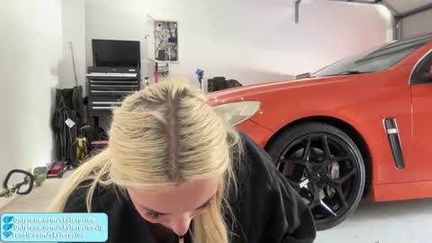 Snapshot of skylerprice chatting on 10/30/25, 02:46 skyler online show from 10/30/25, 02:46