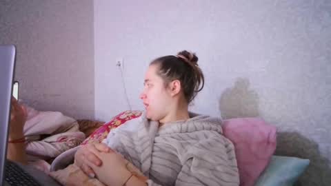 skyressie333 online show from 02/09/25, 08:11