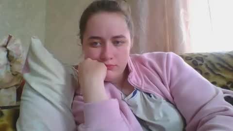 skyressie333 online show from 04/12/26, 07:35