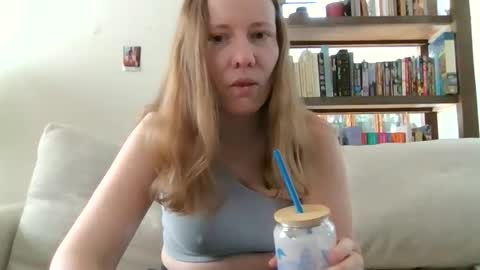Snapshot of skywinters chatting on 05/03/26, 01:39 Sky Winters online show from 05/03/26, 01:39