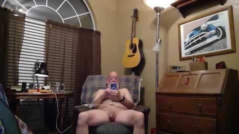 Snapshot of sladeisnaked chatting on 02/01/26, 11:09 sladeisnaked online show from 02/01/26, 11:09