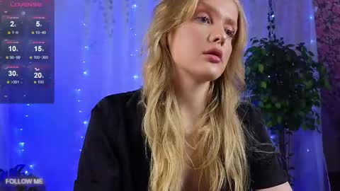 Snapshot of slay_blonde chatting on 10/26/25, 01:39 Lily online show from 10/26/25, 01:39