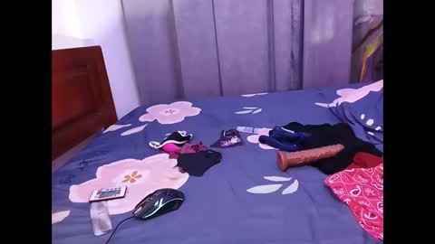 Snapshot of slcouple7 chatting on 01/06/25, 10:35 Slcouple online show from 01/06/25, 10:35