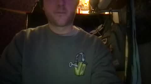 Snapshot of sleepymaneb chatting on 02/23/26, 01:25 sleepymaneb online show from 02/23/26, 01:25