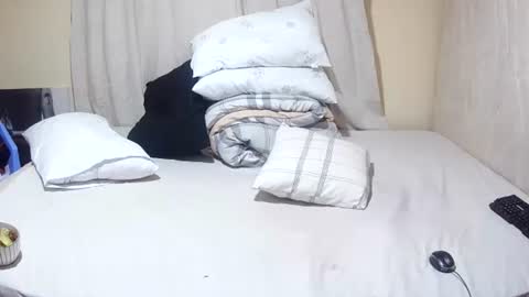 Snapshot of slender_sweetbabe chatting on 06/29/26, 12:05 slender_sweetbabe online show from 06/29/26, 12:05