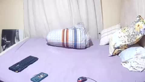 Snapshot of slender_sweetbabe chatting on 07/14/26, 11:27 slender_sweetbabe online show from 07/14/26, 11:27