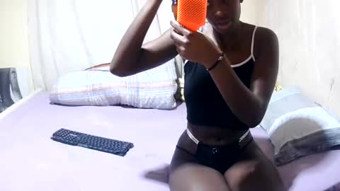 Snapshot of slender_sweetbabe chatting on 07/15/26, 11:48 slender_sweetbabe online show from 07/15/26, 11:48