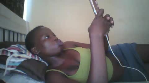 slim_petite_ebony online show from 12/17/24, 11:49