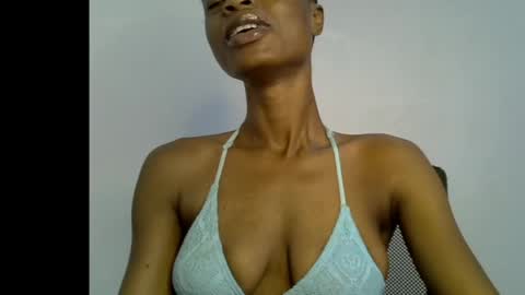 Snapshot of slim_petitqueen chatting on 04/15/26, 07:37 Alice online show from 04/15/26, 07:37