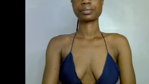 Snapshot of slim_petitqueen chatting on 04/16/26, 08:04 Alice online show from 04/16/26, 08:04