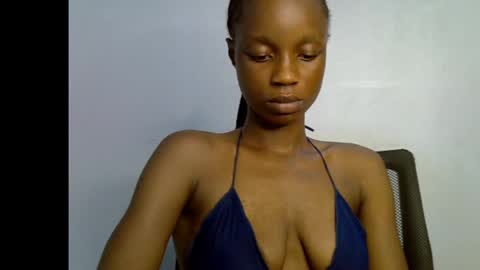 Snapshot of slim_petitqueen chatting on 04/16/26, 09:39 Alice online show from 04/16/26, 09:39