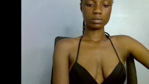 Snapshot of slim_petitqueen chatting on 04/18/26, 07:07 Alice online show from 04/18/26, 07:07