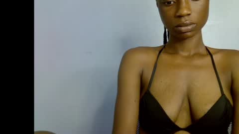 Snapshot of slim_petitqueen chatting on 04/19/26, 08:02 Alice online show from 04/19/26, 08:02