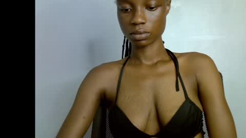 Snapshot of slim_petitqueen chatting on 04/19/26, 06:10 Alice online show from 04/19/26, 06:10
