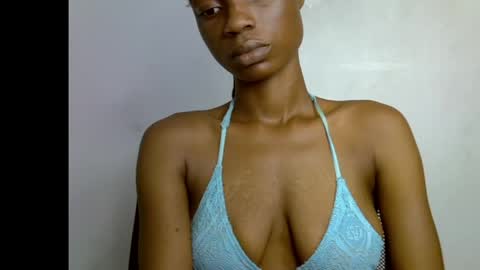 Snapshot of slim_petitqueen chatting on 04/20/26, 07:37 Alice online show from 04/20/26, 07:37