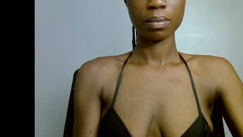 Snapshot of slim_petitqueen chatting on 04/25/26, 05:54 Alice online show from 04/25/26, 05:54