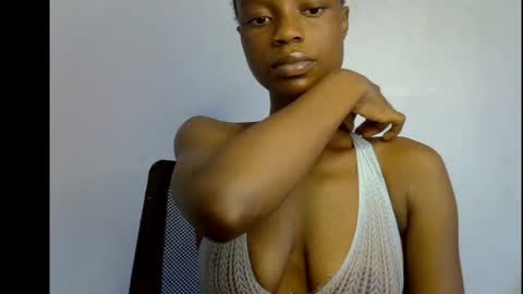 Snapshot of slim_petitqueen chatting on 04/27/26, 09:40 Alice online show from 04/27/26, 09:40