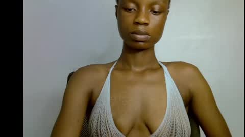 Snapshot of slim_petitqueen chatting on 04/27/26, 09:46 Alice online show from 04/27/26, 09:46