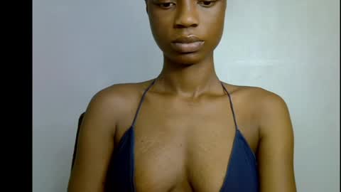 Snapshot of slim_petitqueen chatting on 04/29/26, 07:45 Alice online show from 04/29/26, 07:45