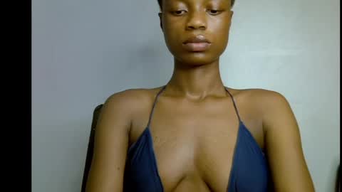 Snapshot of slim_petitqueen chatting on 05/12/26, 07:44 Alice online show from 05/12/26, 07:44