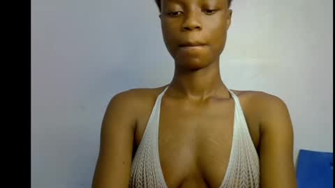 Snapshot of slim_petitqueen chatting on 05/15/26, 08:10 Alice online show from 05/15/26, 08:10