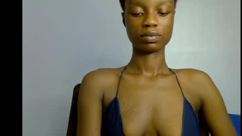 Snapshot of slim_petitqueen chatting on 05/16/26, 08:22 Alice online show from 05/16/26, 08:22