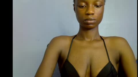 Snapshot of slim_petitqueen chatting on 05/20/26, 08:09 Alice online show from 05/20/26, 08:09