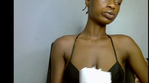 Snapshot of slim_petitqueen chatting on 05/20/26, 08:15 Alice online show from 05/20/26, 08:15