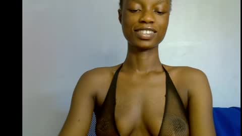 Snapshot of slim_petitqueen chatting on 05/21/26, 08:21 Alice online show from 05/21/26, 08:21