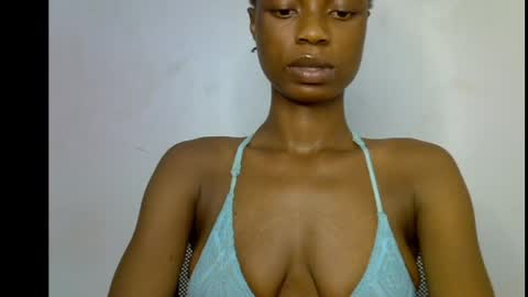 Snapshot of slim_petitqueen chatting on 05/22/26, 05:18 Alice online show from 05/22/26, 05:18