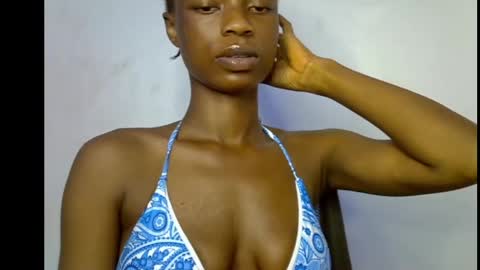 Snapshot of slim_petitqueen chatting on 05/23/26, 07:24 Alice online show from 05/23/26, 07:24