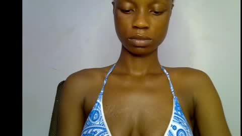 Snapshot of slim_petitqueen chatting on 05/23/26, 07:51 Alice online show from 05/23/26, 07:51