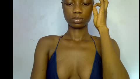Snapshot of slim_petitqueen chatting on 05/27/26, 07:05 Alice online show from 05/27/26, 07:05