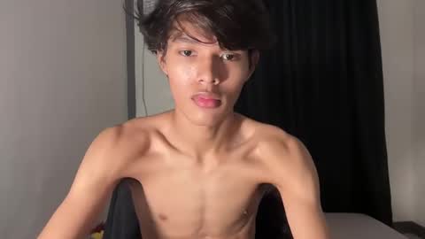 Snapshot of slim_sensation chatting on 11/17/25, 12:33 slim_sensation online show from 11/17/25, 12:33